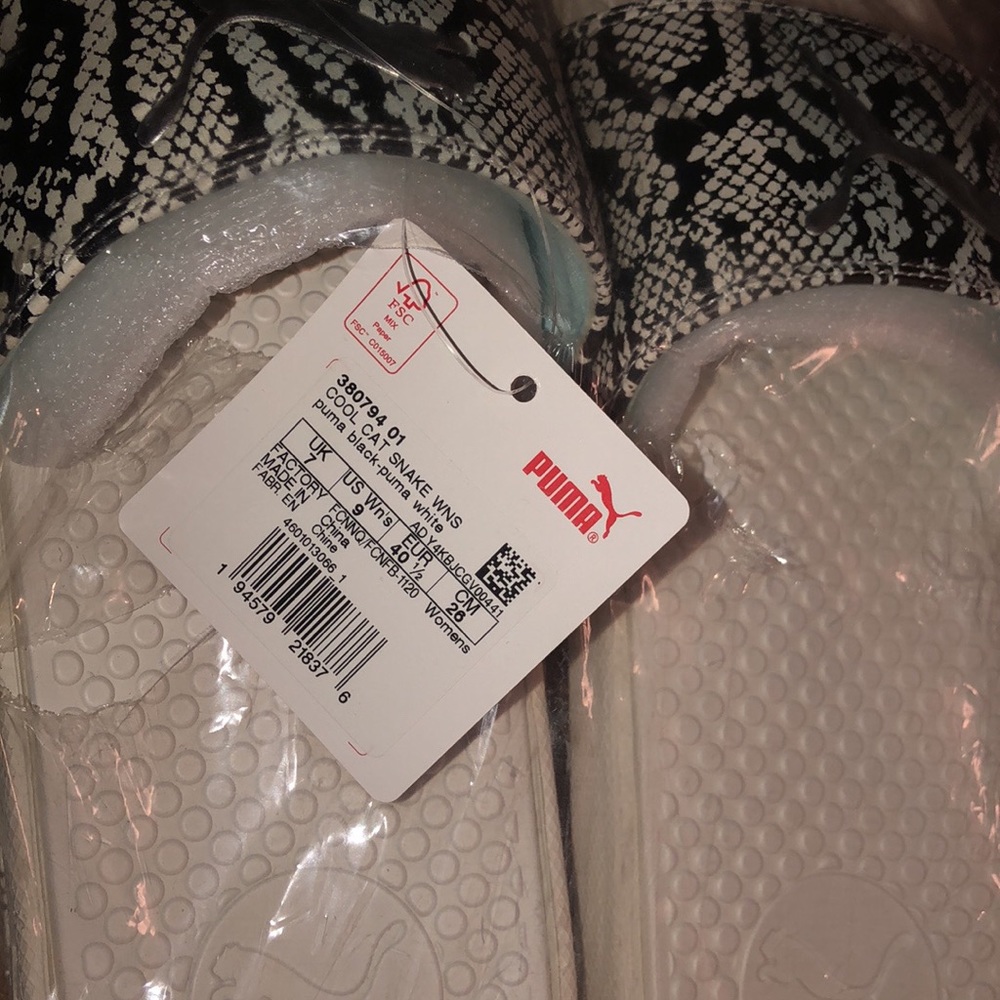 NWT Womens size 9 Puma slides